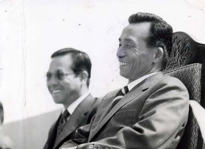 1971년 12월 23일 나란히 앉아 있는 박정희(오른쪽) 대통령과 김종필 국무총리./조선일보 DB