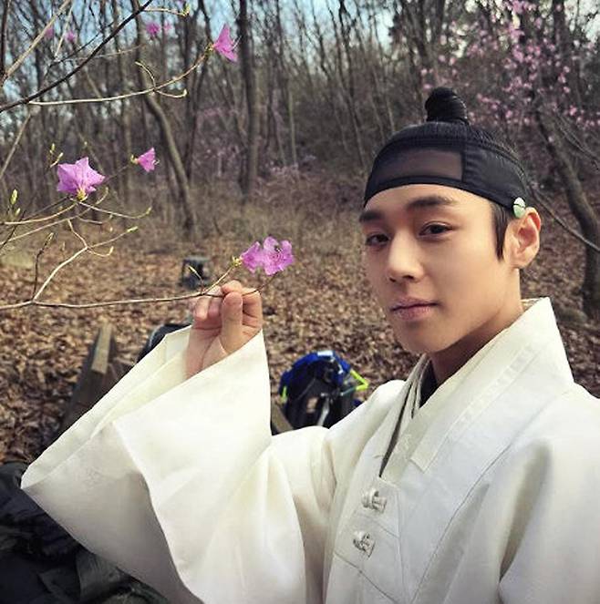 영화 ‘왕과 사는 남자’에서 단종 역을 맡은 배우 박지훈. 관객들 사이에서는 ‘단종오빠 또 보러 간다’는 반응이 이어지며 N차 관람 열풍이 나타나고 있다. 사진=박지훈 인스타그램