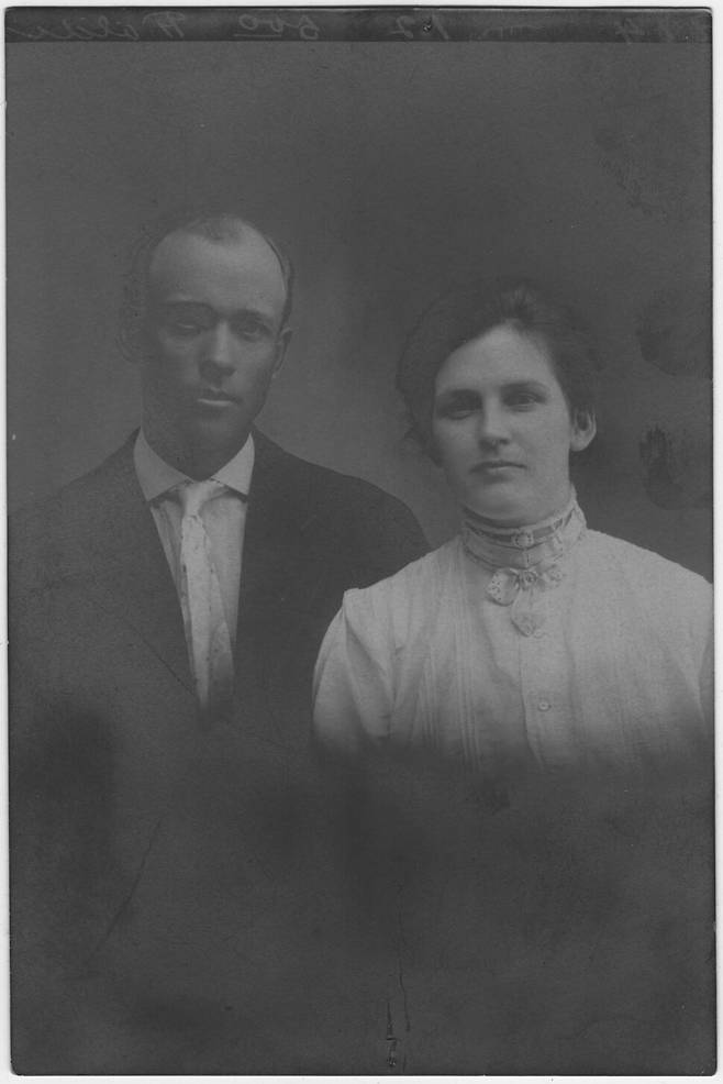 엠마 게이트우드(오른쪽)와 남편 페리 게이트우드. 결혼 직후 찍은 사진이다. 수오서재 제공