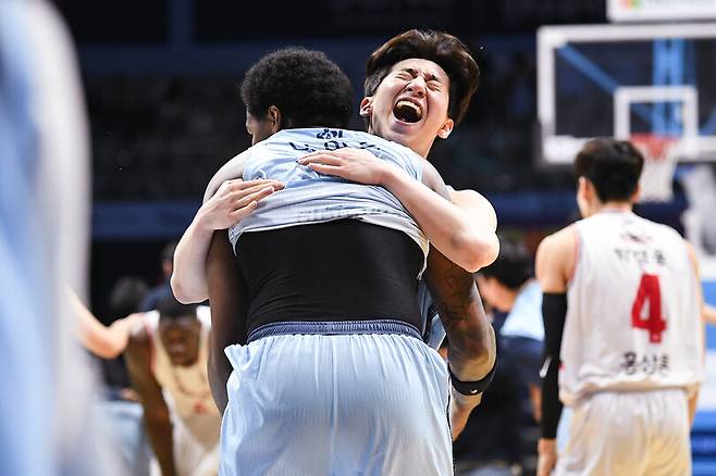 고양 소노 이정현이 지난 5일 역전승한 뒤 기뻐하고 있다. 한국농구연맹 제공