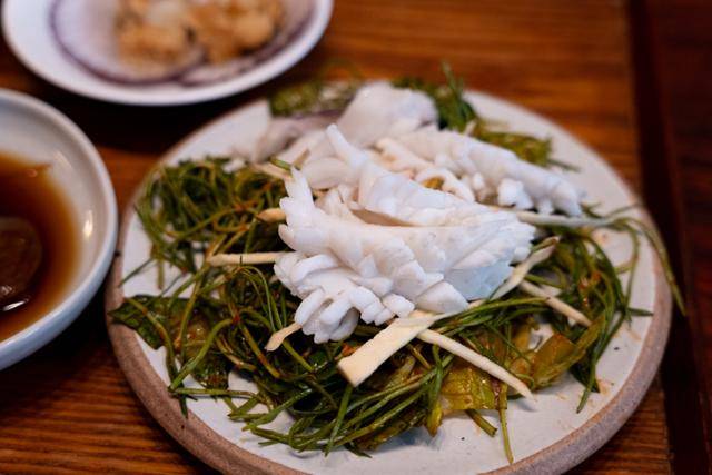 얼쑤 비스트로의 갑오징어 초무침. 장준우 제공