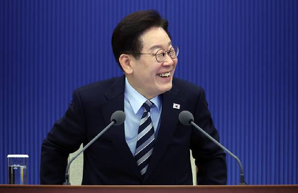 이재명 대통령이 지난 12일 청와대에서 열린 수석보좌관회의에서 발언하고 있다. [사진=연합뉴스]