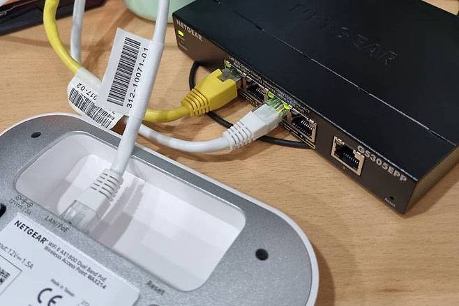 이더넷은 근거리 통신망을 유선으로 구현하는 기술로 전송 속도와 안정성이 장점이다 / 출처=IT동아