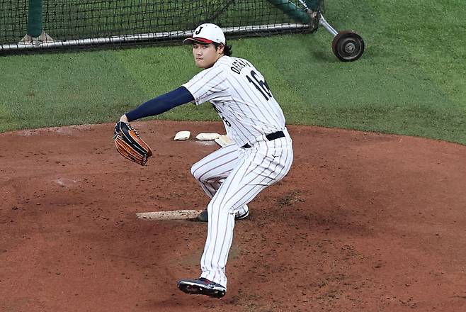 일본야구대표팀 오타니 쇼헤이가 12일 오전(현지시간) 미국 플로리다주 마이애미 론디포파크에서 열린 2026월드베이스볼클래식 일본 공식훈련에서 라이브피칭을 하고 있다. 뉴스1