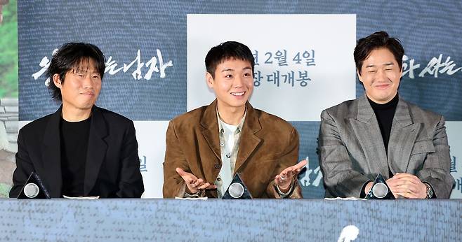 영화 ‘왕과 사는 남자’ 출연 배우들이 지난 1월 서울 강남구 메가박스 코엑스점에서 열린 기자간담회에 참석한 모습. 뉴스1