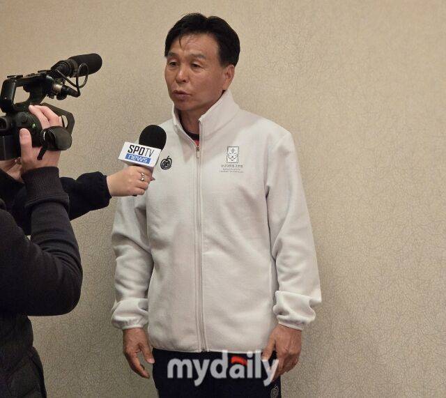 한국대학축구연맹 대학선발대표팀 오해종 감독./나고야(일본)=노찬혁 기자