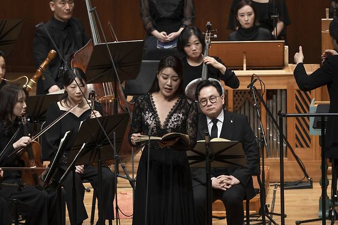 김선아가 지휘한 콜레기움 보칼레 서울과 콜레기움 무지쿰 서울의 ‘마태수난곡’에서의 소프라노 황수미 [프레스토컴퍼니 제공]