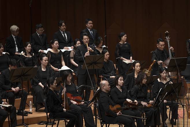 김선아가 지휘한 콜레기움 보칼레 서울과 콜레기움 무지쿰 서울의 ‘마태수난곡’에서의 소프라노 황수미 [프레스토컴퍼니 제공]
