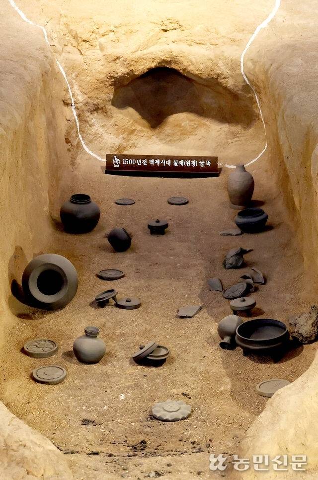 청양은 웅진·사비 백제 시기 도성으로 기와를 공급하던 중심지로 곳곳에 백제 토기가마의 흔적이 남아있다. 청양=김도웅 프리랜서 기자