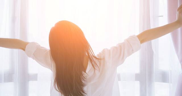 아침에 밝은 빛을 쬐면 몸이 자연스럽게 깨어난다. 클립아트코리아