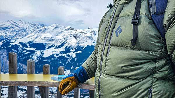 블랙다이아몬드 미션다운 4000M패딩과 글리세이드 장갑.사진 유튜버 산타윤