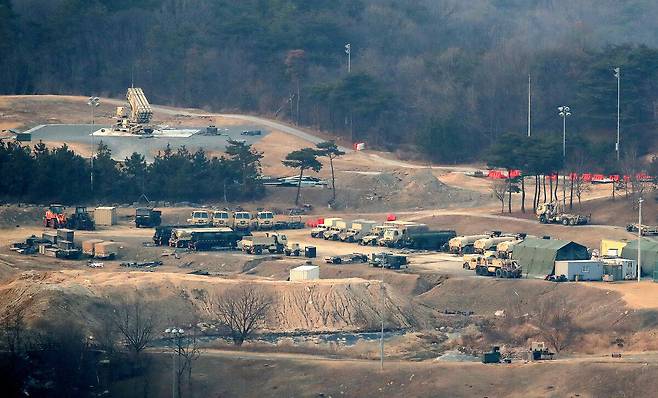 10일 오후 경북 성주군 주한미군 기지에 발사대가 하늘을 향하고 있다. 성주=뉴시스