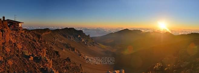하와이 최고의 일출 명소로 꼽히는 할레아칼라 해돋이.