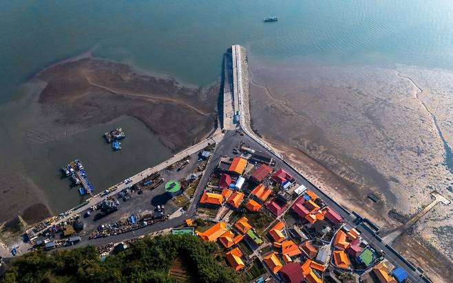 하늘에서 바라본 보령 고대도의 어촌마을. 고대도도 섬비엔날레의 무대다.  섬비엔날레 조직위원회 제공