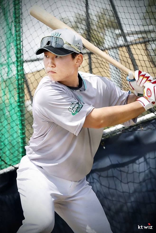 ▲ 제대 뒤 올 시즌 KT 내야에서 가장 주목을 받는 선수 중 하나로 손꼽히는 류현인 ⓒKT위즈