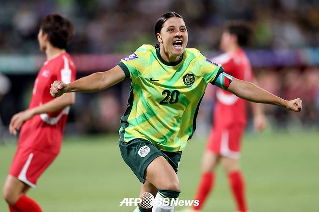 13일 호주 퍼스에서 열린 2026 AFC 여자 아시안컵 8강 호주와 북한전서 골을 넣은 뒤 기뻐하고 있는 호주의 샘 커. /AFPBBNews=뉴스1