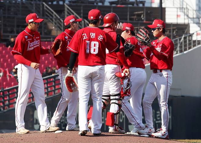 13일 오후 광주-KIA챔피언스필드에서 열린 2026 신한 SOL KBO리그 SSG 랜더스와 KIA 타이거즈의 시범경기, SSG가 선발 타케다의 무실점 호투에 힘입어 3:2로 승리하면서 시범경기 첫 승을 기록했다. SSG 랜더스