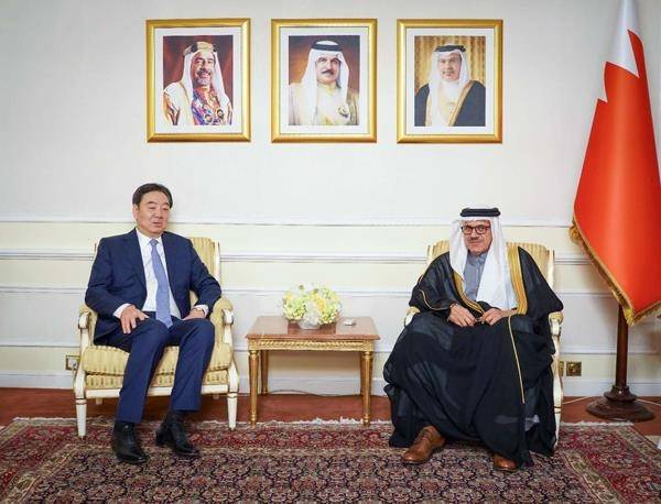 중국 정부의 중동 특사(왼쪽)와 바레인 외무장관   [중국 외교부 홈페이지 캡처. 재판매 및 DB금지]