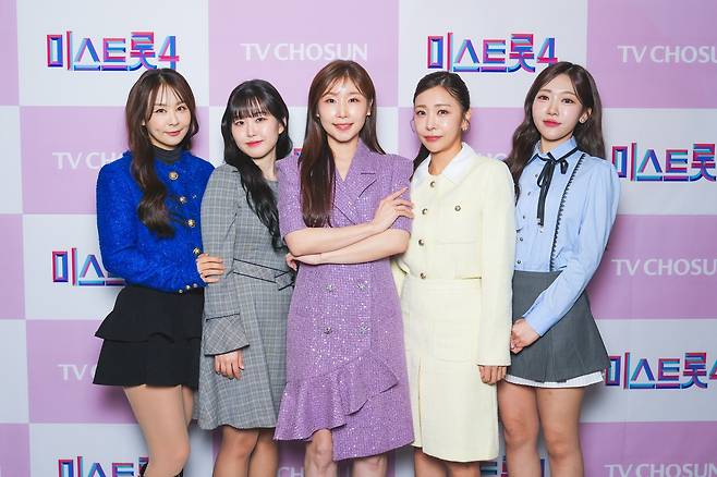 '미스트롯4' 톱5 윤태화 홍성윤 이소나 허찬미 길려원(왼쪽부터) [TV조선 제공.]
