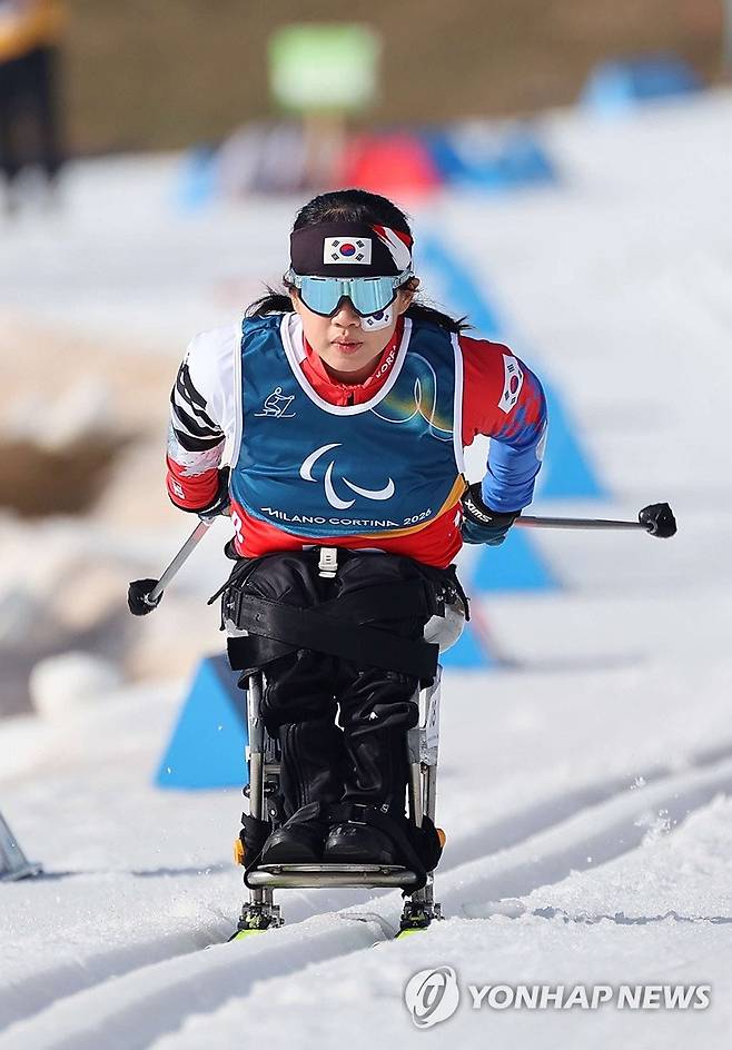 '금1·은1' 김윤지, 또 은메달…한국 동계 대회 역대 최다 메달 (서울=연합뉴스) 김윤지가 11일(현지시간) 이탈리아 테세로 크로스컨트리 스타디움에서 열린 2026 밀라노·코르티나담페초 동계 패럴림픽 크로스컨트리 스키 여자 10㎞ 인터벌 스타트에서 질주하고 있다. 2026.3.11 [대한장애인체육회 제공. 재판매 및 DB 금지] photo@yna.co.kr