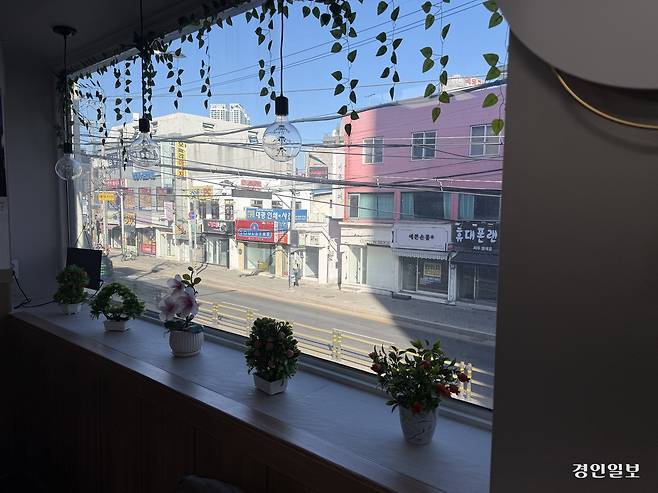 창밖으로 보이는 풍경은 의정부였지만 테이블 위에서는 계속 우즈베키스탄을 여행했다. /경인일보 일벌이기 클럽