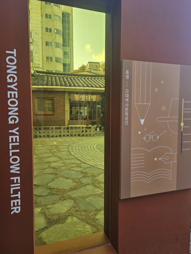 스탬프가 부착된 구조물 4곳을 찾으면 ‘근대 네 컷’ 촬영권을 선물로 받는다. 김효정 기자