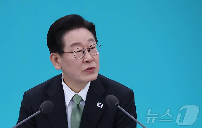 이재명 대통령이 13일 청주 오스코에서 열린 ’충북의 마음을 듣다’ 타운홀미팅 간담회에서 발언을 하고 있다. 2026.3.13 ⓒ 뉴스1 허경 기자