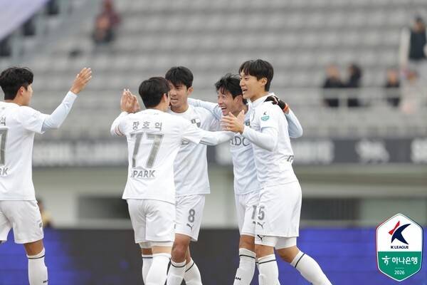 서울이랜드를 꺾고 승리한 부산아이파크. /사진=한국프로축구연맹