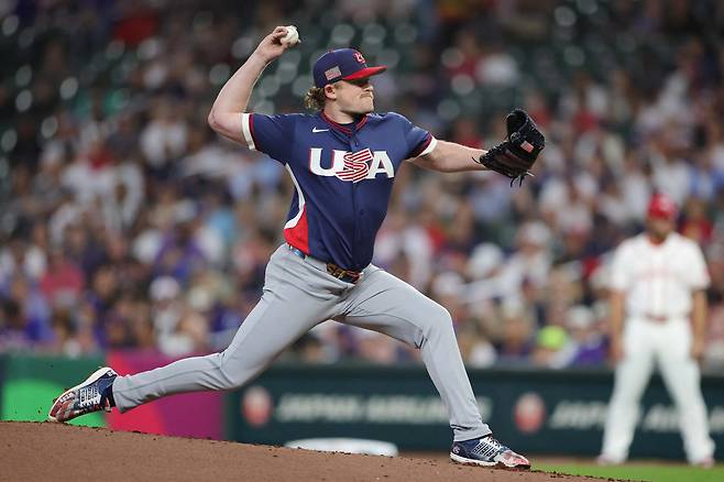 HOUSTON, TEXAS - MARCH 13: Logan Webb #62 of Team United States pitches against Team Canada during the first inning at Daikin Park on March 13, 2026 in Houston, Texas.  AFP연합뉴스