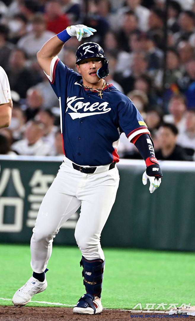 7일 일본 도쿄돔에서 열린 WBC(월드베이스볼클래식) 한국과 일본의 경기. 3회초 1사 1루 안현민이 안타를 치고 환호하고 있다. 도쿄(일본)=허상욱 기자wook@sportschosun.com/2026.03.07/