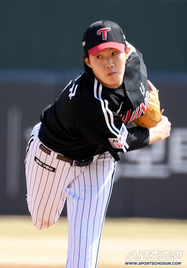 14일 부산 사직야구장에서 열린 KBO리그 롯데 자이언츠와 LG 트윈스의 시범경기. LG 임찬규가 역투하고 있다. 부산=박재만 기자 pjm@sportschosun.com/2026.03.14/