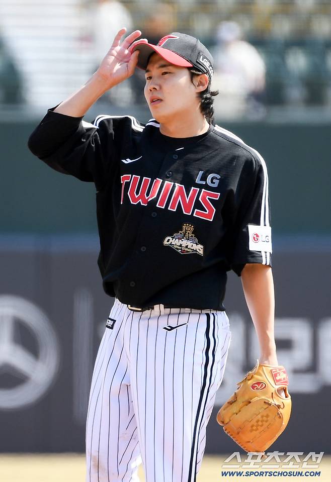 14일 부산 사직야구장에서 열린 KBO리그 롯데 자이언츠와 LG 트윈스의 시범경기. LG 임찬규가 숨을 고르고 있다. 부산=박재만 기자 pjm@sportschosun.com/2026.03.14/