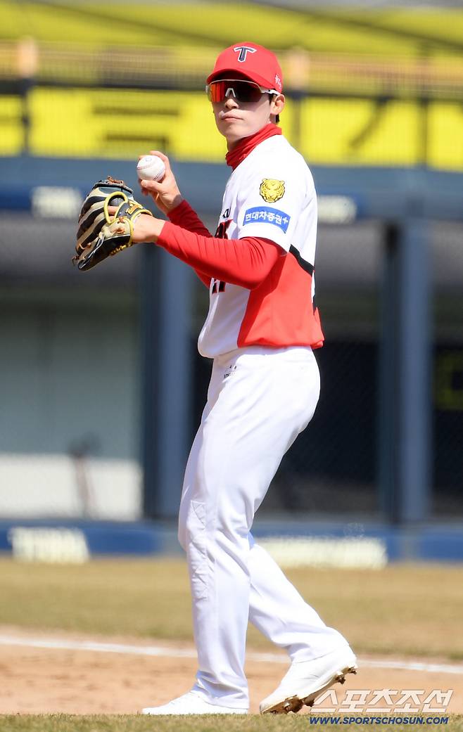 13일 광주 기아챔피언스필드에서 열린 KIA 타이거즈와 SSG 랜더스의 시범경기. KIA 김호령이 몸을 풀고 있다. 광주=박재만 기자 pjm@sportschosun.com/2026.03.13/