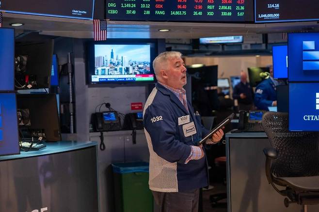 뉴욕 증시가 13일(현지시간) 국제 유가 고공행진에 따른 인플레이션(물가상승) 우려 속에 하락 흐름을 이어갔다. AFP 연합