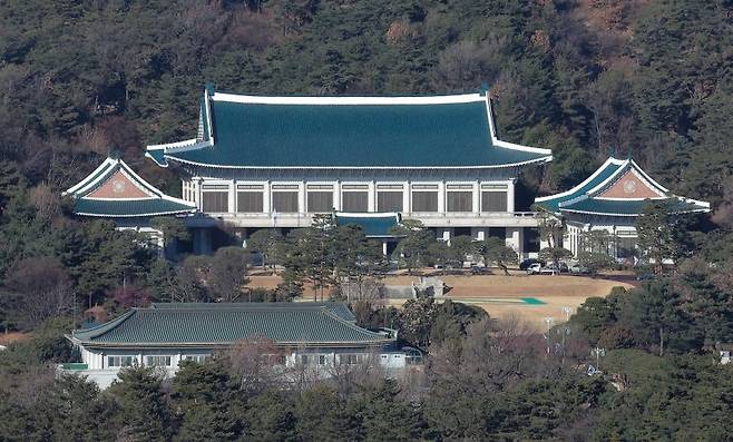 서울 종로구 정부서울청사에서 바라본 청와대 모습. 뉴스1