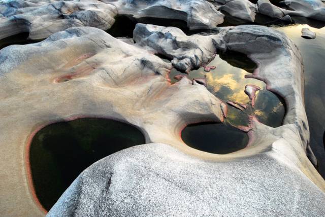 ▲ 강원 영월군 수주면 무릉리 1423번지 일원의 요선암(邀仙岩) 돌개구멍(Pot Hole). 문화재청 제공