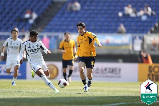 전북과 광주의 경기 장면. 사진[연합뉴스]