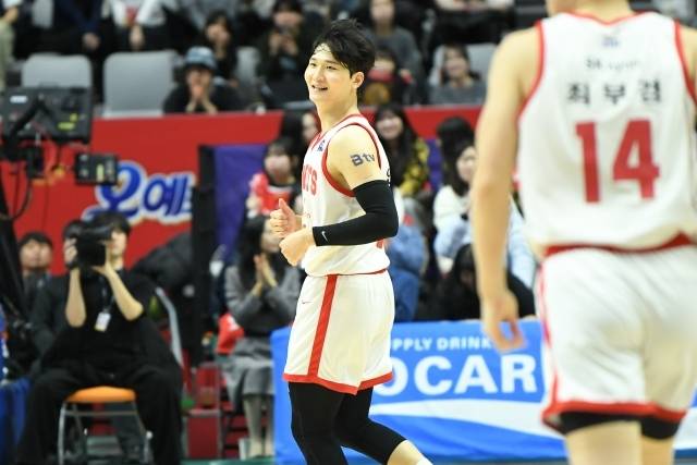 안영준은 7개의 3점슛을 기록, 23점 4리바운드 2어시스트 활약했다. 사진=KBL 제공