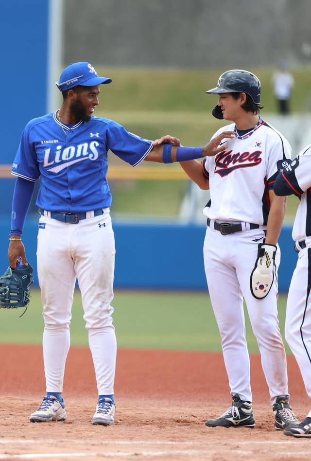 구자욱과 르윈 디아즈. 삼성 제공
