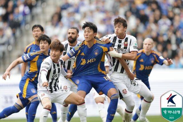 서울과 울산의 경기 모습/한국프로축구연맹