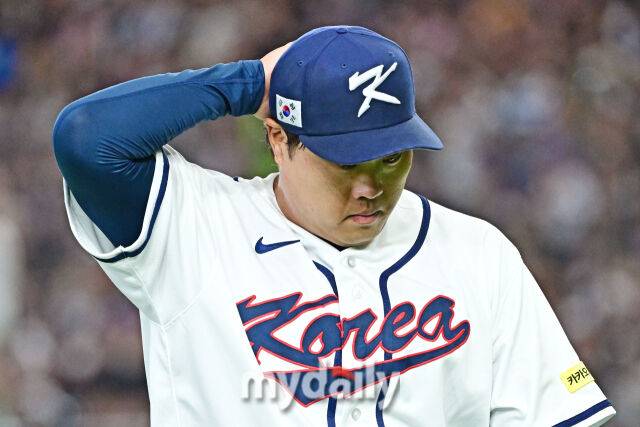 8일 일본 도쿄돔에서 열린 2026 월드 베이스볼 클래식(WBC) 조별리그 한국-대만 경기. 류현진이 수비를 마치고 더그아웃으로 향하고 있다./마이데일리