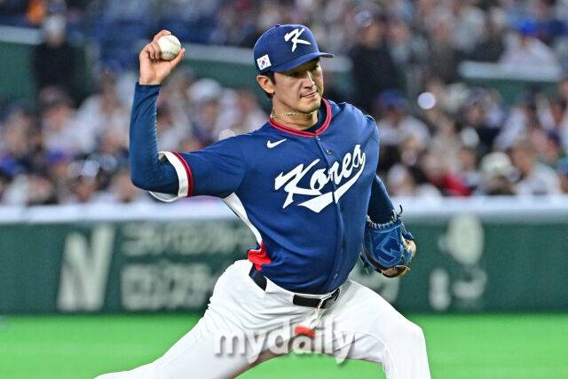 7일 일본 도쿄돔에서 열린 2026 월드 베이스볼 클래식(WBC) 조별리그 한국-일본 경기. 고영표가 1회말 선발 투수로 나와 힘차게 투구하고 있다./마이데일리