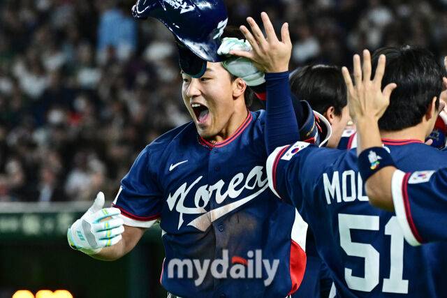 9일 일본 도쿄돔에서 열린 2026 월드 베이스볼 클래식(WBC) 조별리그 한국-호주 경기. 안현민이 9회초 1사 1-3루에 희생플라이로 1타점을 올린 후 기뻐하고 있다./도쿄(일본)=한혁승 기자 hanfoto@mydaily.co.kr