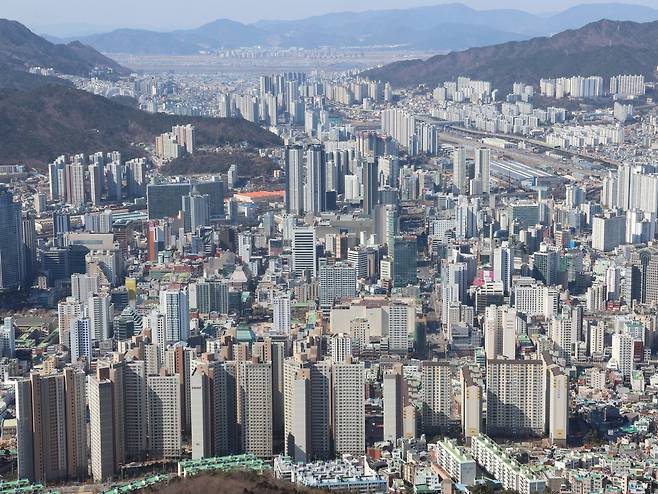 부산 부산진구 일대 아파트와 고층빌딩 모습. 연합뉴스