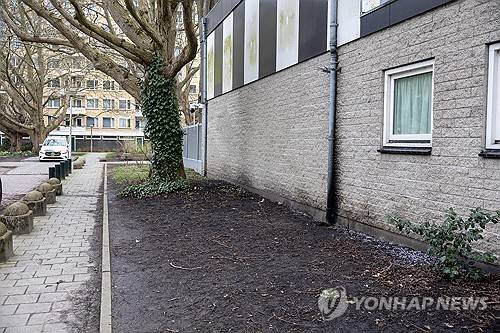 14일 폭발물 공격을 받은 네덜란드 암스테르담의 유대인 학교 [EPA 연합뉴스 재판매 및 DB 금지]