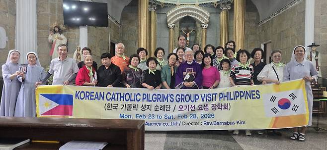 김대건 신부의 성지 롤롬보이 본당에서 순례자들