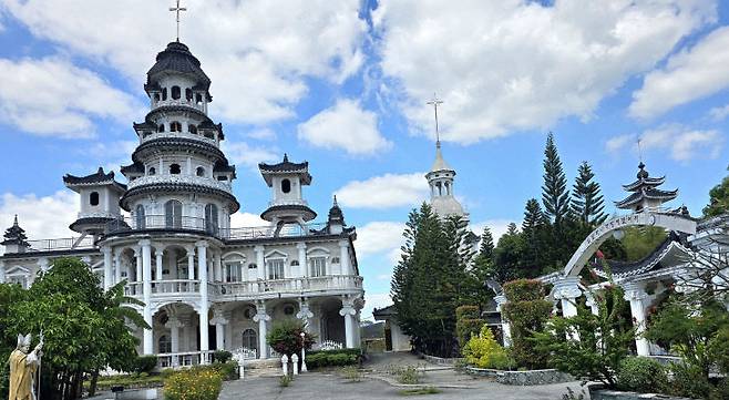 롤롬보이 본당 전경