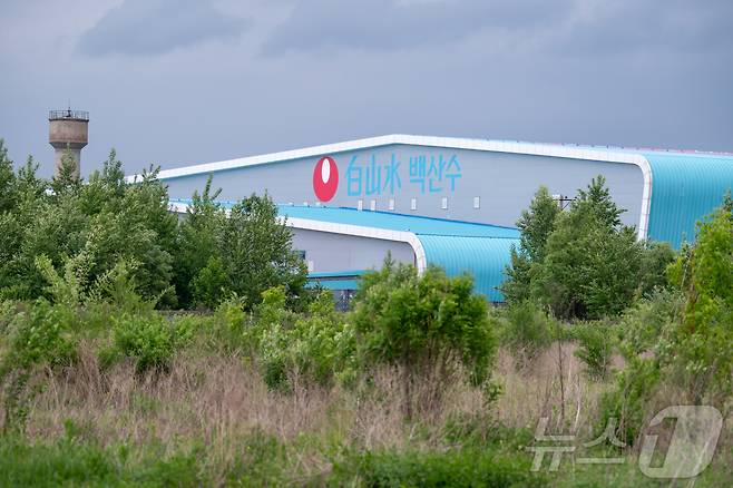 11일(현지시간) 중국 지린성 옌볜 조선족자치주 안도현 이도백하진 농심 백산수 신공장의 모습. (공동취재) 2025.6.15 ⓒ 뉴스1 황기선 기자