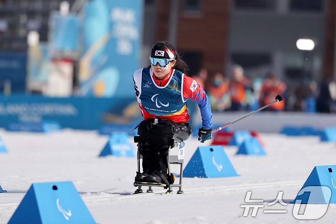 김윤지가 11일(한국시간) 2026 밀라노·코르티나담페초 동계 패럴림픽 크로스컨트리 스키 여자 10㎞ 인터벌 스타트에서 질주하고 있다. (대한장애인체육회 제공. 재판매 및 DB 금지) 2026.3.12 ⓒ 뉴스1 김명섭