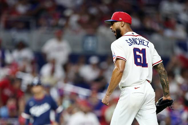 호투 보인 산체스
(마이애미=연합뉴스) 윤동진 기자 = 13일(현지시간) 미국 플로리다주 마이애미 론디포파크에서 열린 월드베이스볼클래식(WBC) 대한민국 대 도미니카공화국 준준결승전. 도미니카공화국 선발 투수 크리스토페르 산체스가 5회 초까지 무실점 호투를 보인 후 마운드를 내려가며 포효하고 있다. 2026.3.14
mon@yna.co.kr
(끝)
<저작권자(c) 연합뉴스, 무단 전재-재배포, AI 학습 및 활용 금지>